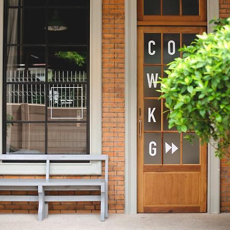 Oneday Hostel Sukhumvit 26 Bangkok Exterior photo