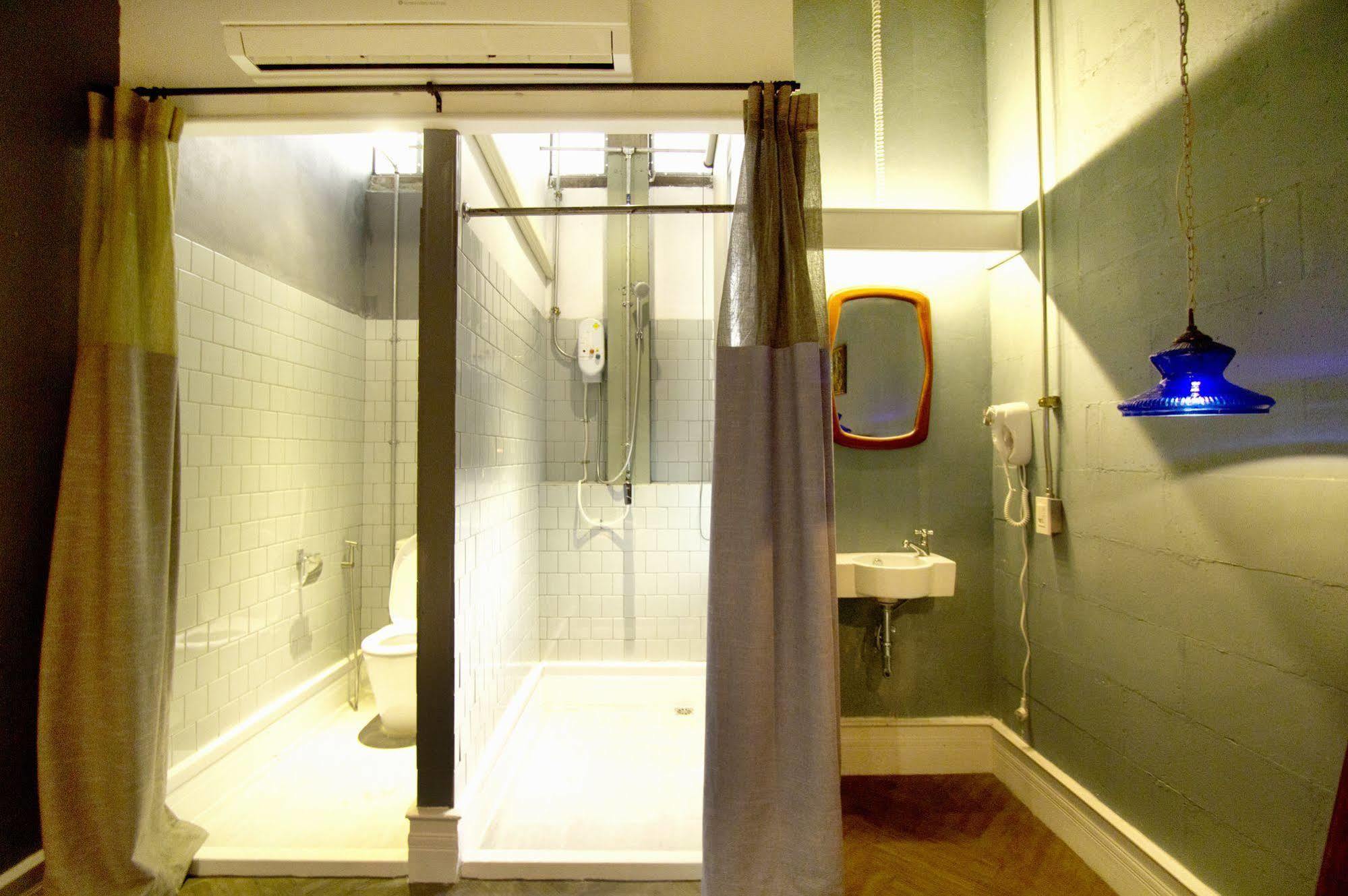 Oneday Hostel Sukhumvit 26 Bangkok Exterior photo