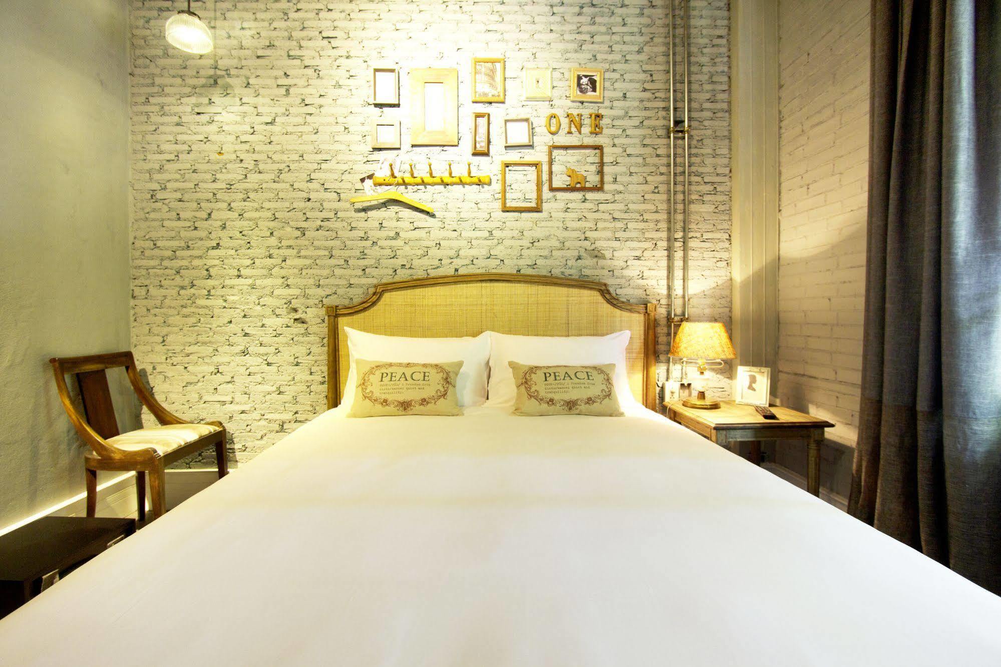 Oneday Hostel Sukhumvit 26 Bangkok Exterior photo